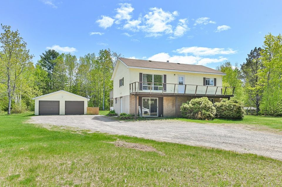 50 Denison Drive, Addington Highlands, ON K0H 1Z0