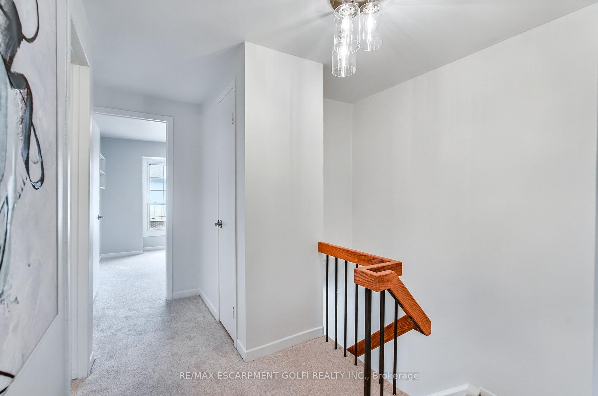 4 Bedrooms Condo at 3041 Glencrest,  Burlington For sale