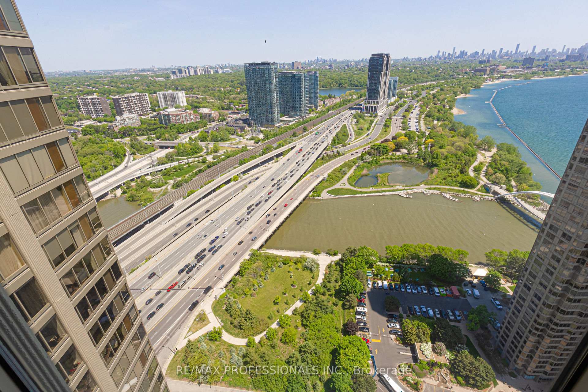 3 Bedrooms Condo at 2045 Lake Shore,  Toronto For sale