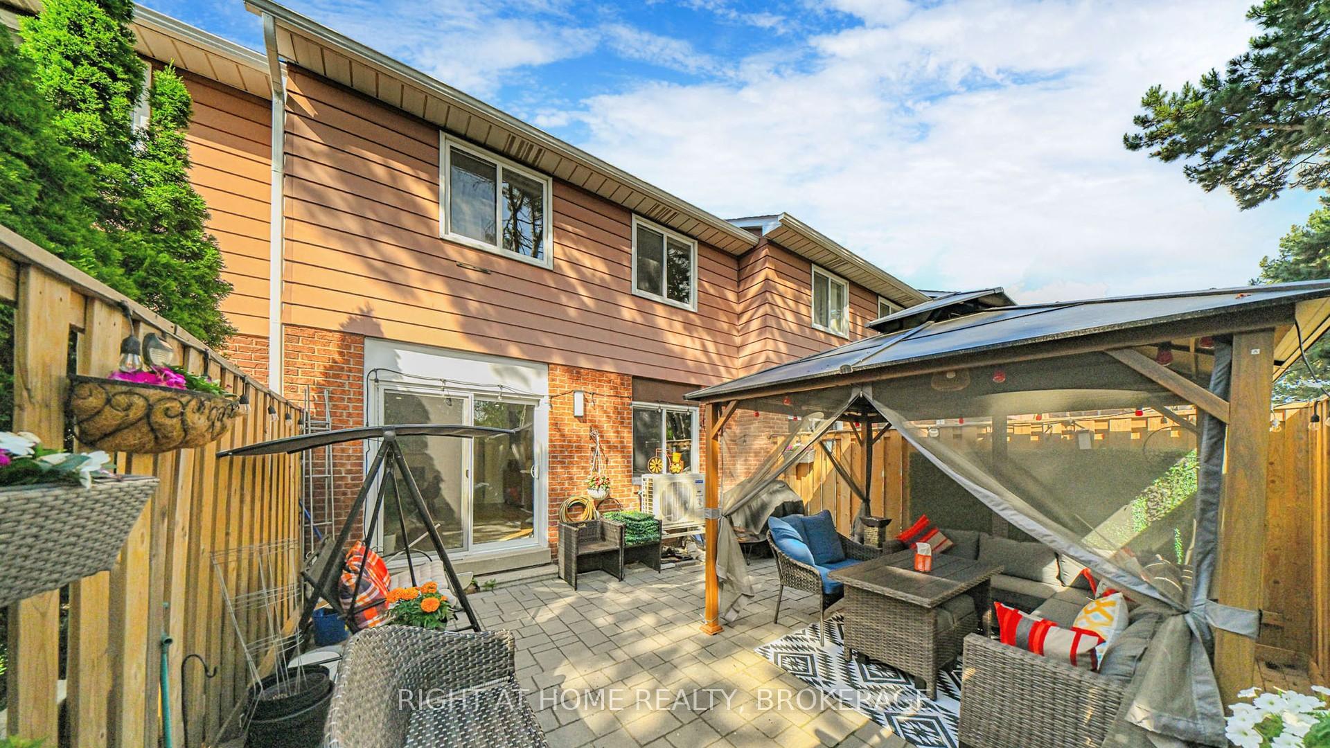 4 Bedrooms Condo at 4193 Longmoor, Burlington For sale