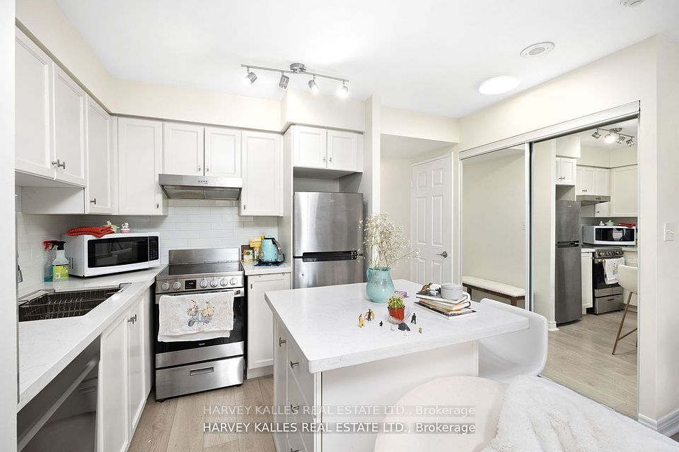 43 Eglinton Avenue E 1201