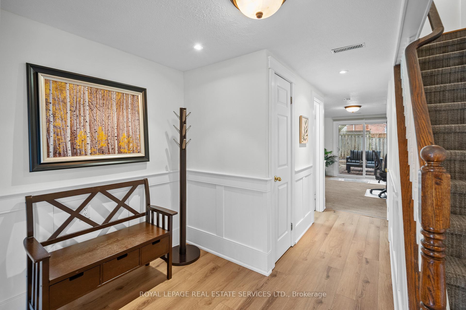 3 Bedrooms Condo at 2098 Marine, Oakville For sale