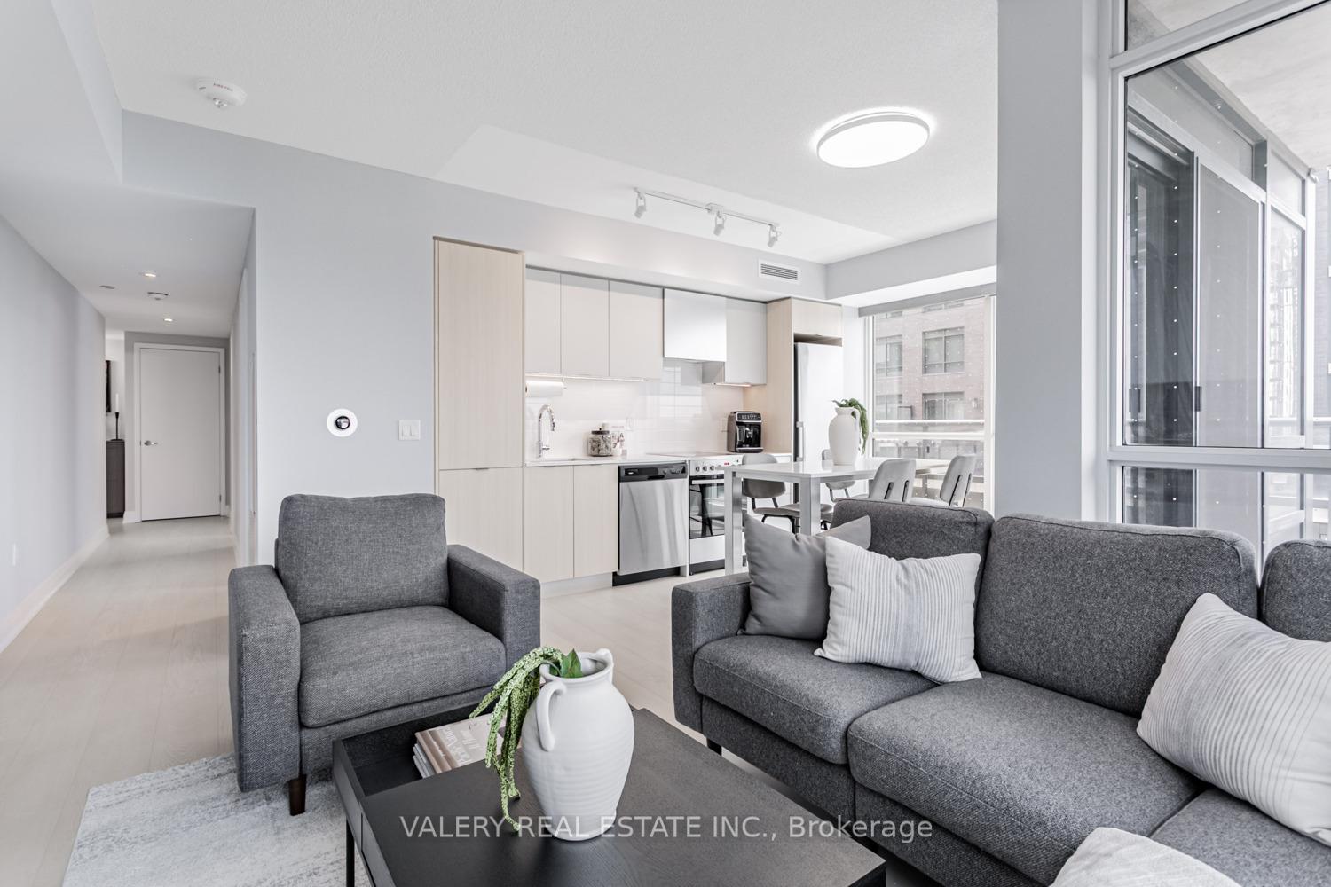 3 Bedrooms Condo at 26 Gibbs, Toronto For sale