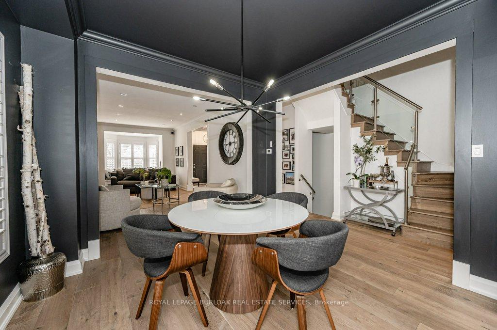 2 Bedrooms Condo at 1061 North Shore, Burlington For sale