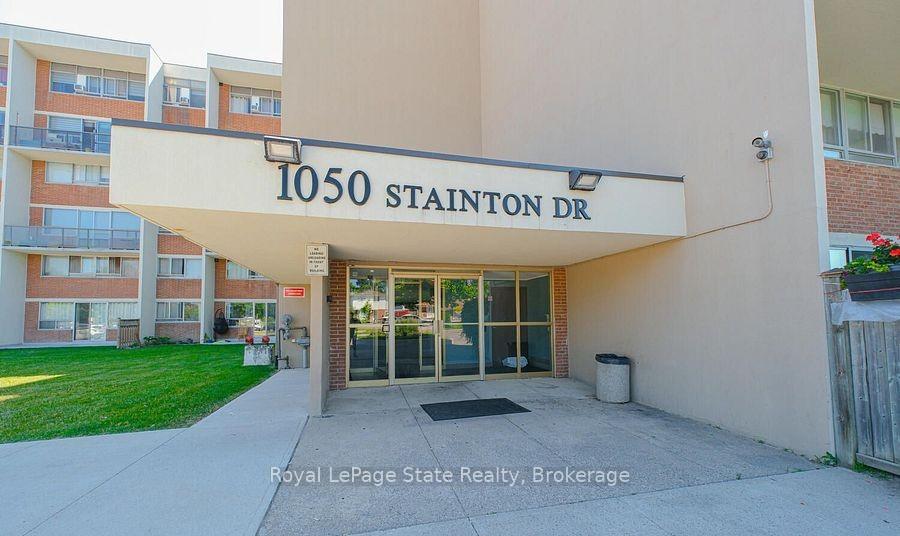 3 Bedrooms Condo at 1050 Stainton,  Mississauga For sale
