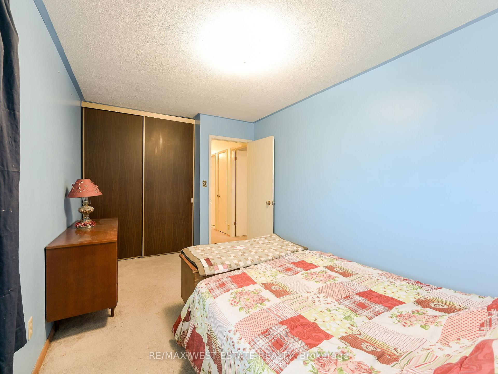 4 Bedrooms Condo at 3665 Flamewood,  Mississauga For sale