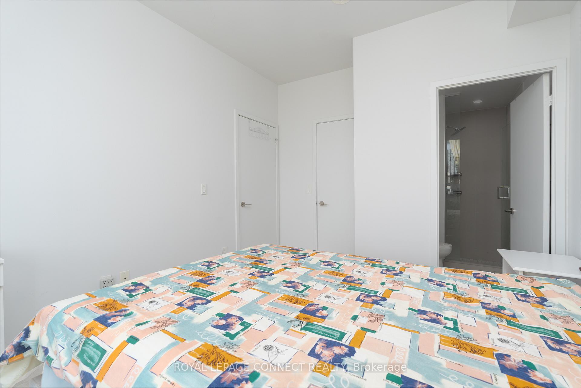 2 Bedrooms Condo at 8 Eglinton, Toronto For sale