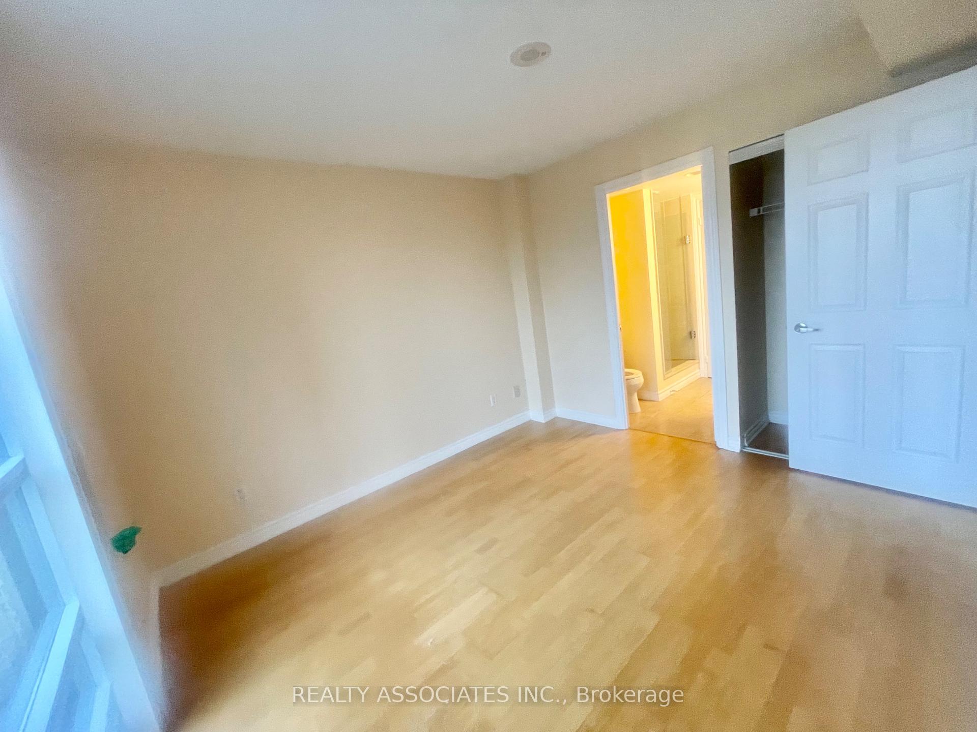 3 Bedrooms Condo at 761 Bay, Toronto For sale