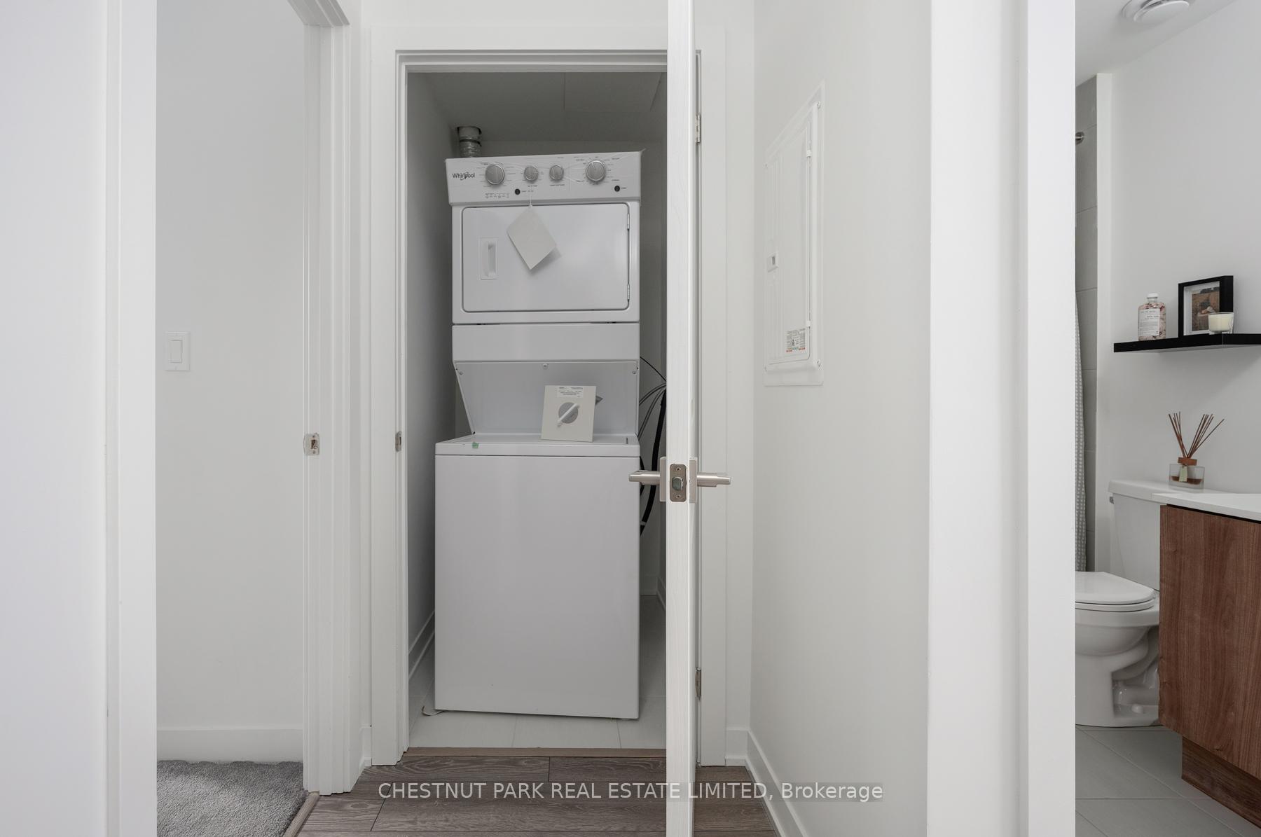 3 Bedrooms Condo at 4045 Hickory,  Mississauga For sale