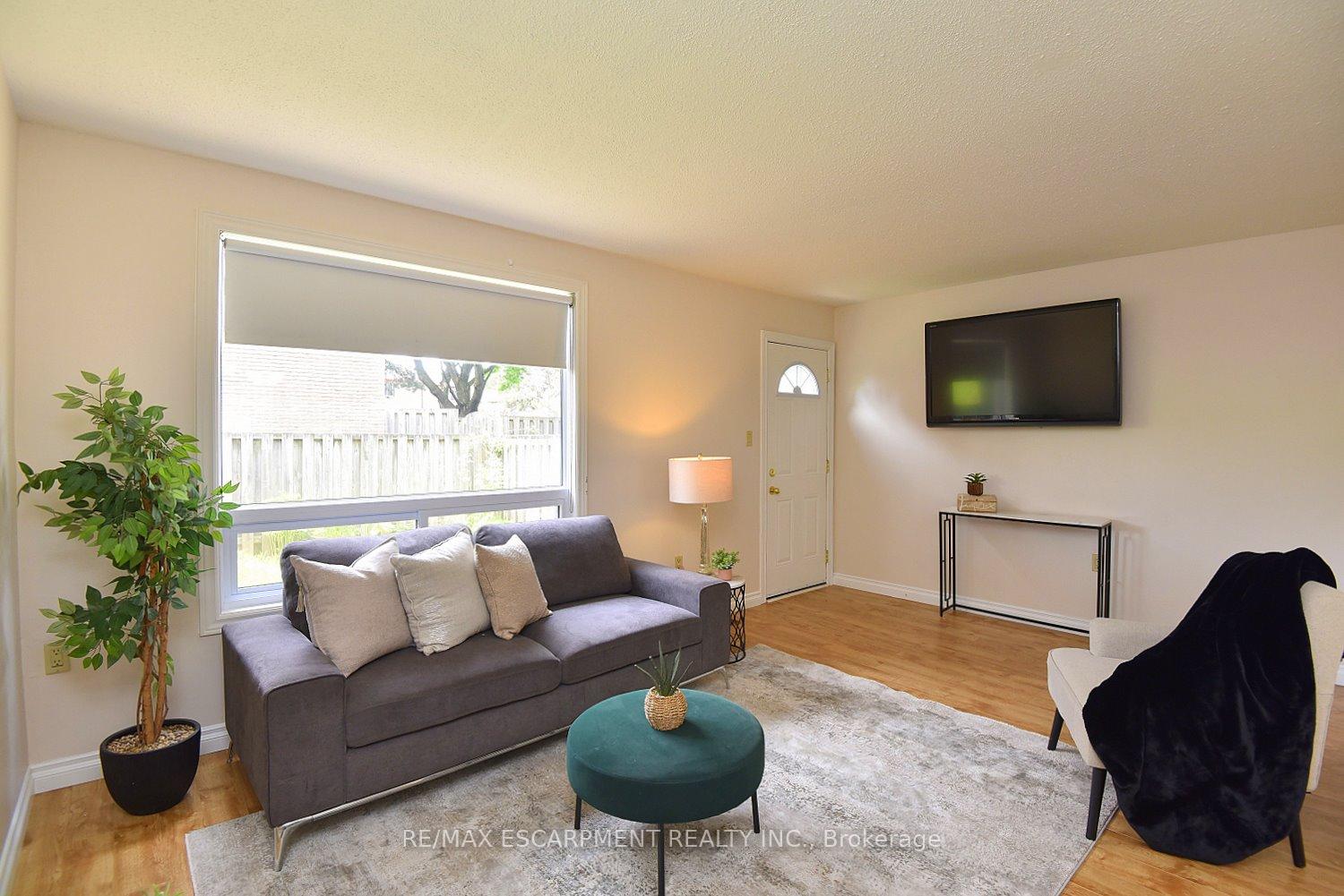 4 Bedrooms Condo at 250 Magnolia, Hamilton For sale
