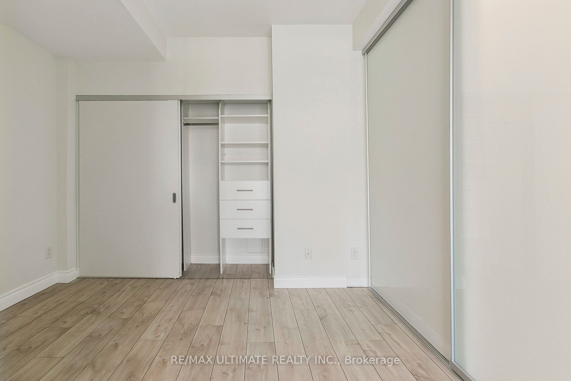 210 Simcoe Street, #611
