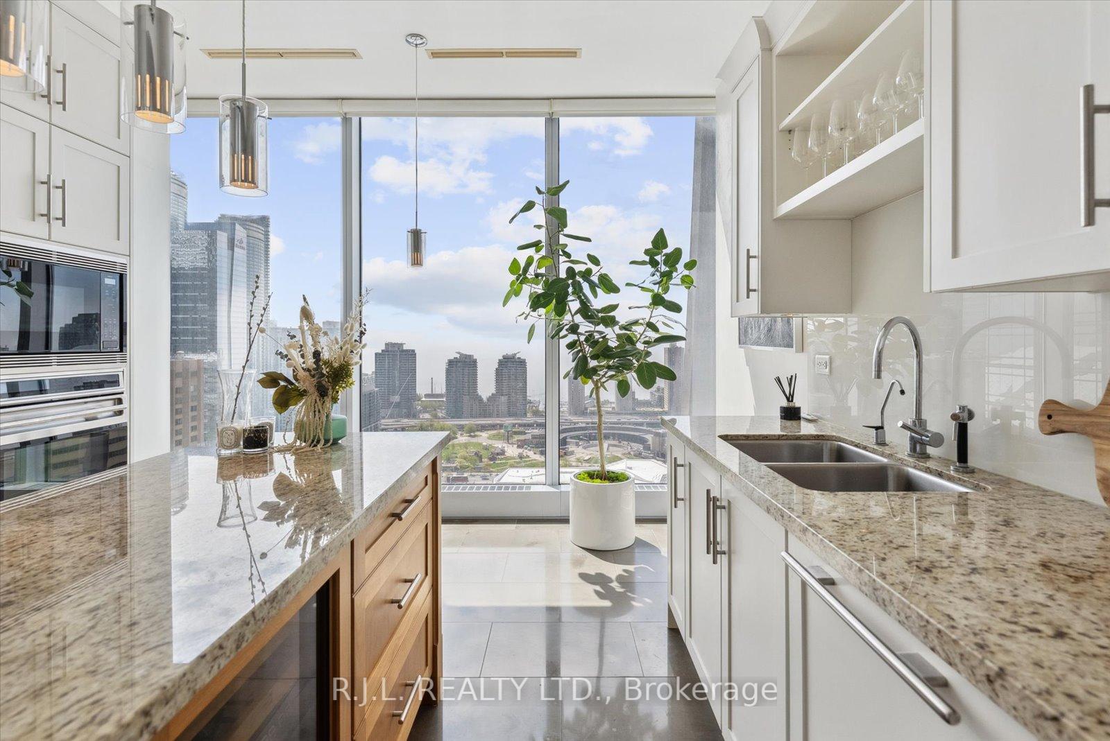1 Bedroom Condo at 183 Wellington, Toronto For sale