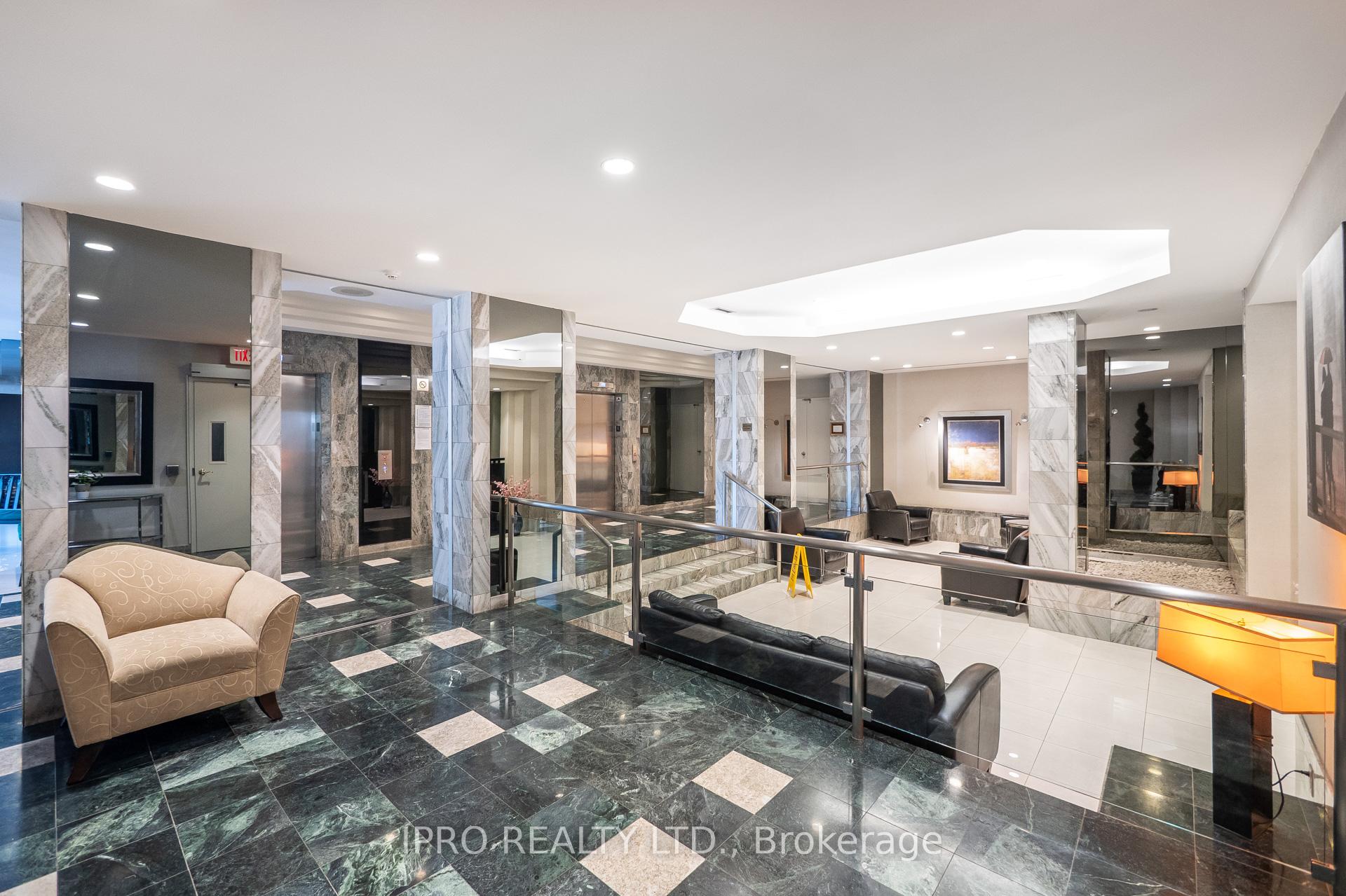 3 Bedrooms Condo at 4460 Tucana, Mississauga For sale