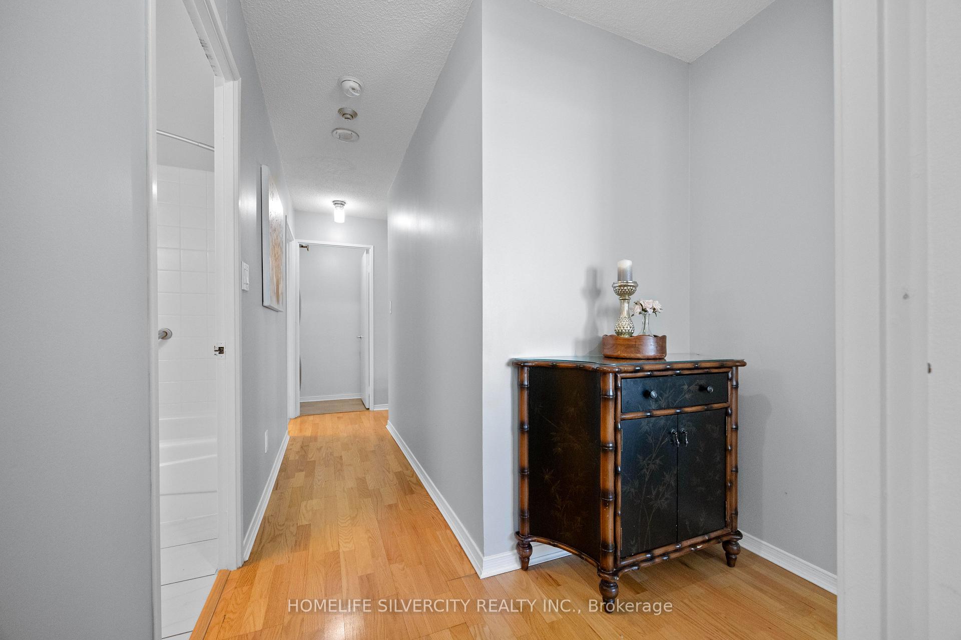 3 Bedrooms Condo at 145 Hillcrest, Mississauga For sale