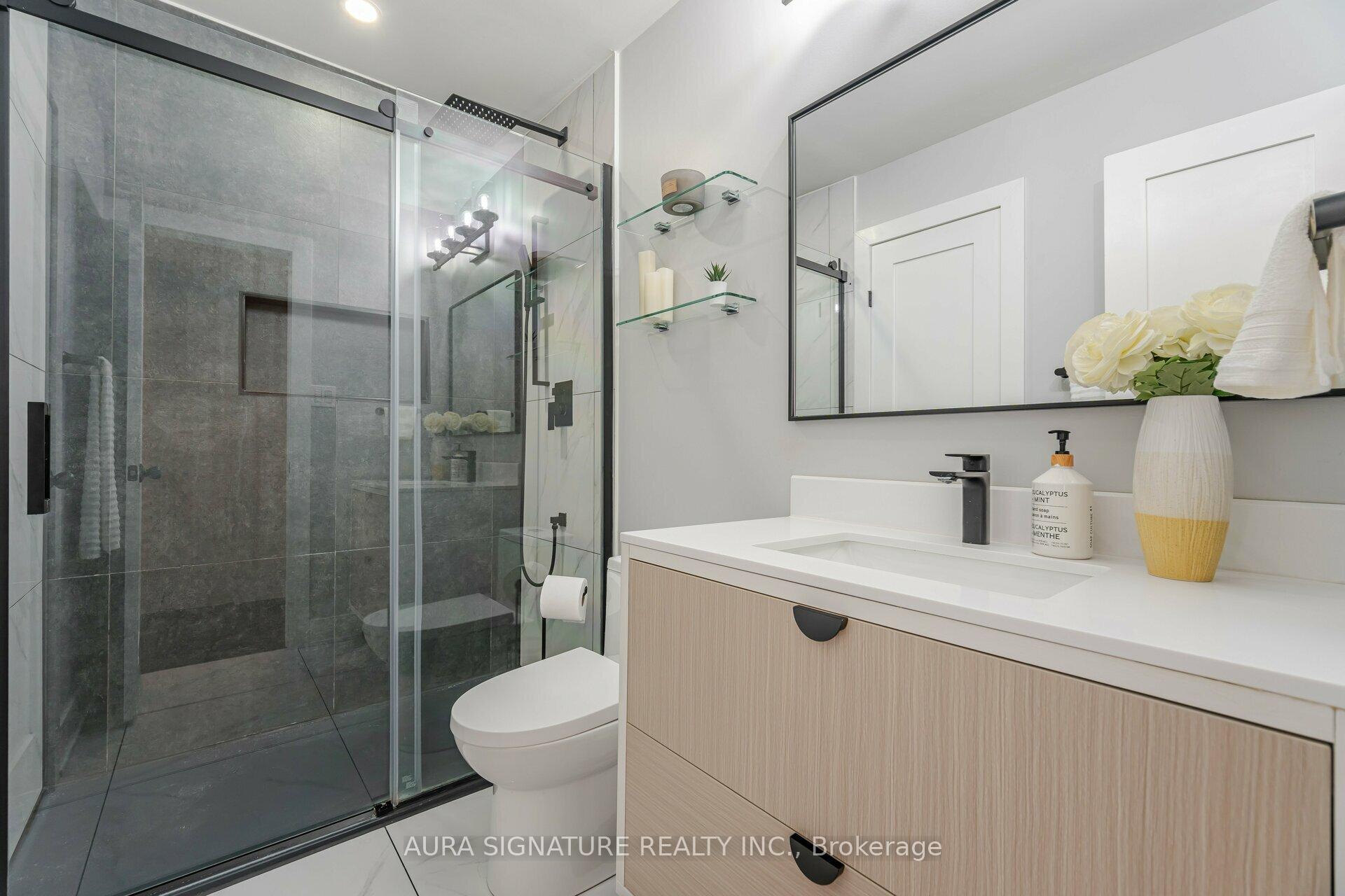 3 Bedrooms Condo at 88 Rainbow, Vaughan For sale