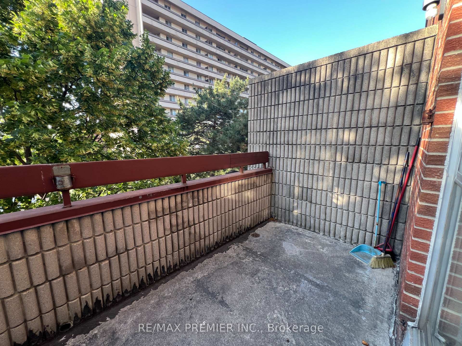 4 Bedrooms Condo at 10 Eddystone, Toronto For sale
