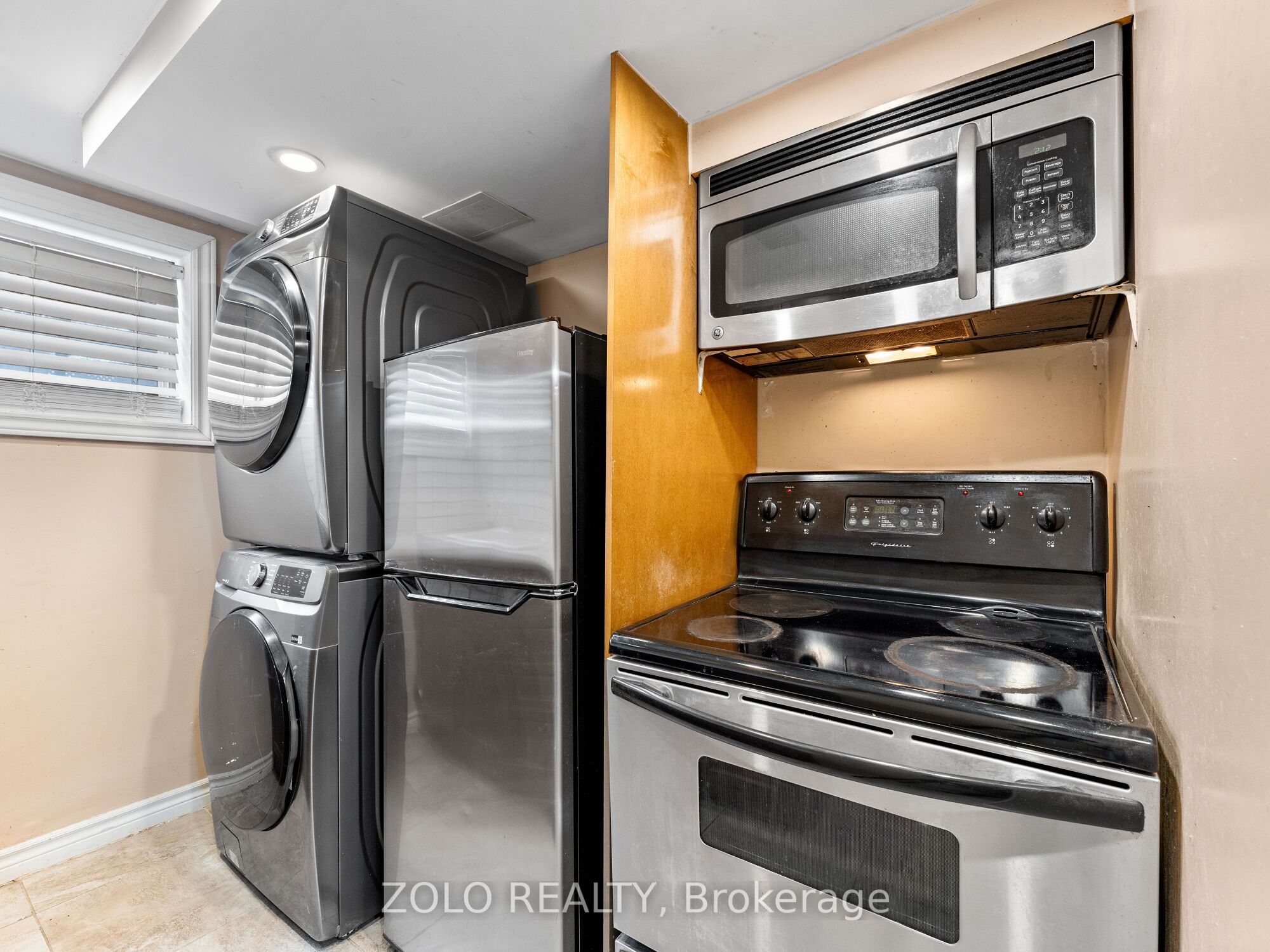 31 Pakenham Drive, Toronto, ON M9W 4B2