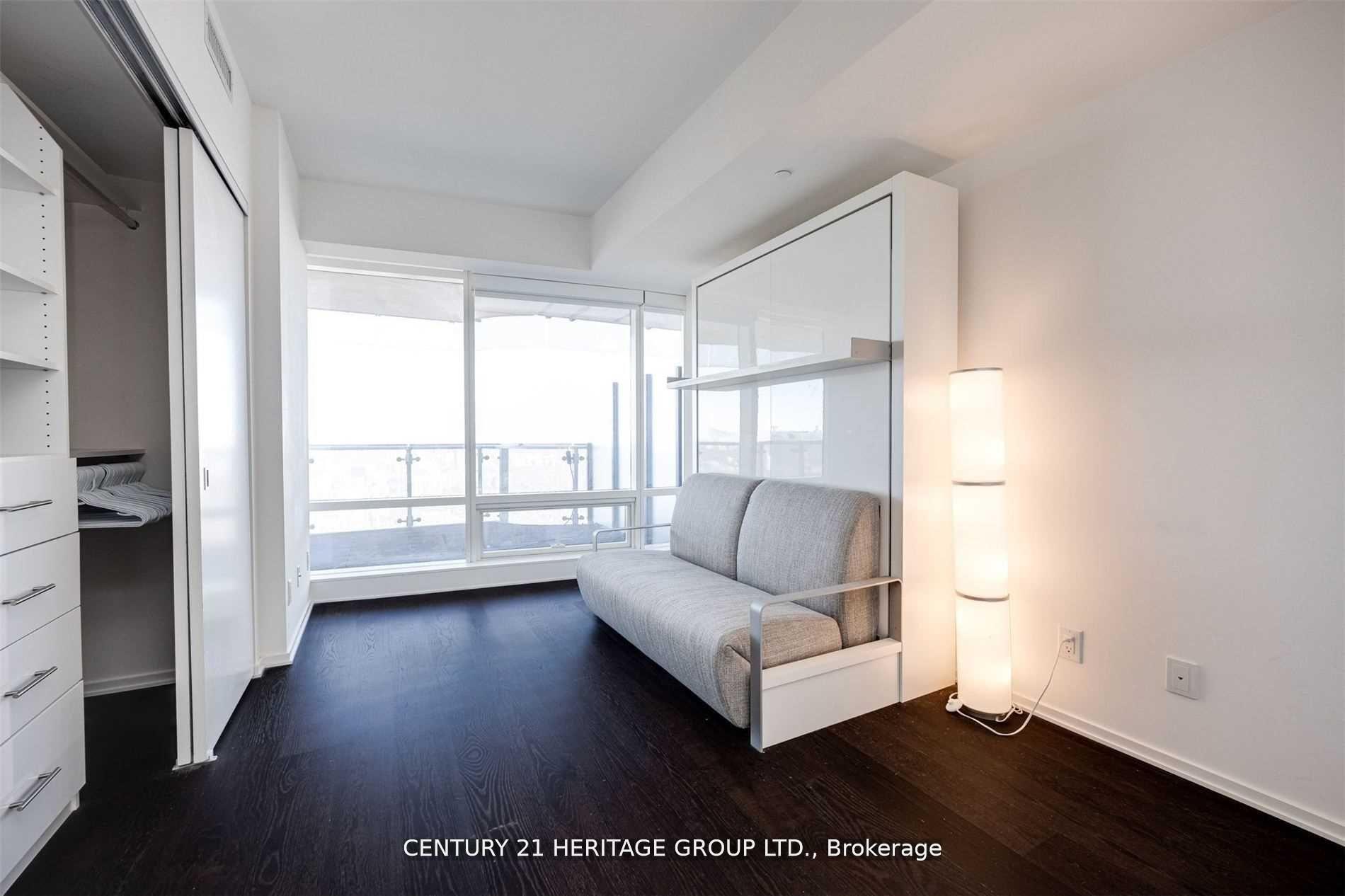 2 Bedrooms Condo at 1 Bloor, Toronto For sale