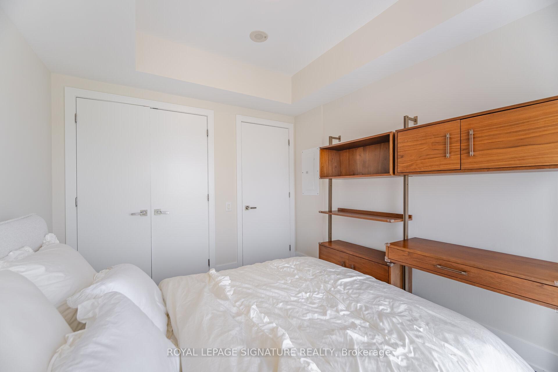 2 Bedrooms Condo at 170 Avenue, Toronto For sale