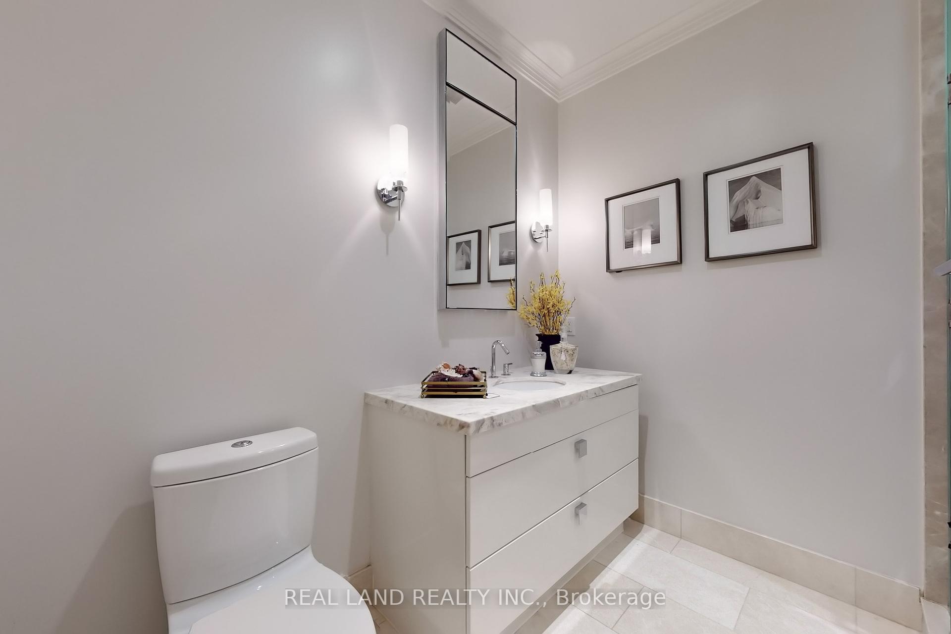 2 Bedrooms Condo at 206 Bloor, Toronto For sale