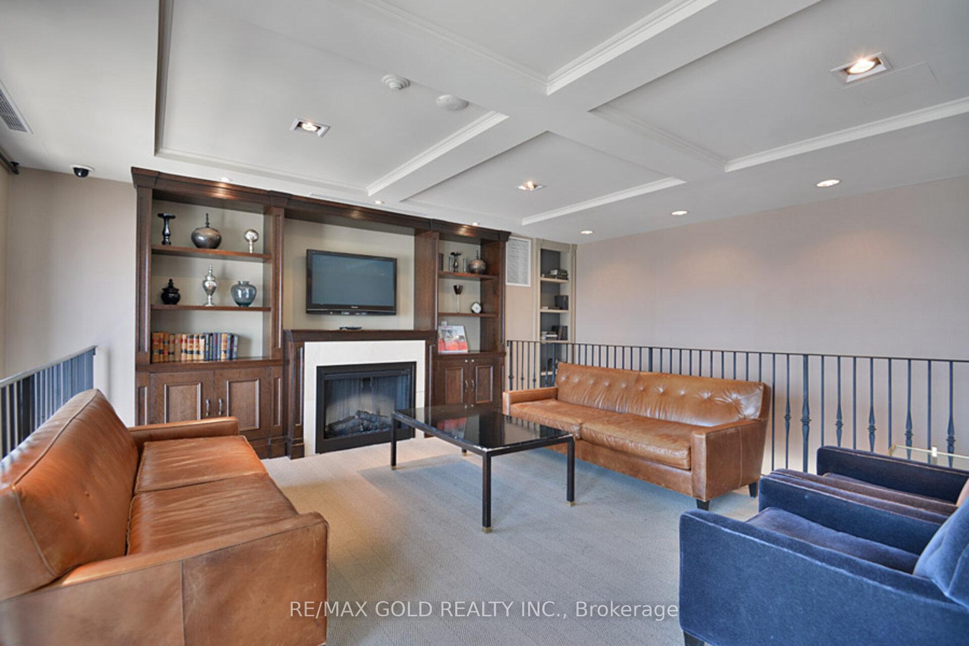 3 Bedrooms Condo at 388 Prince Of Wales, Mississauga For sale