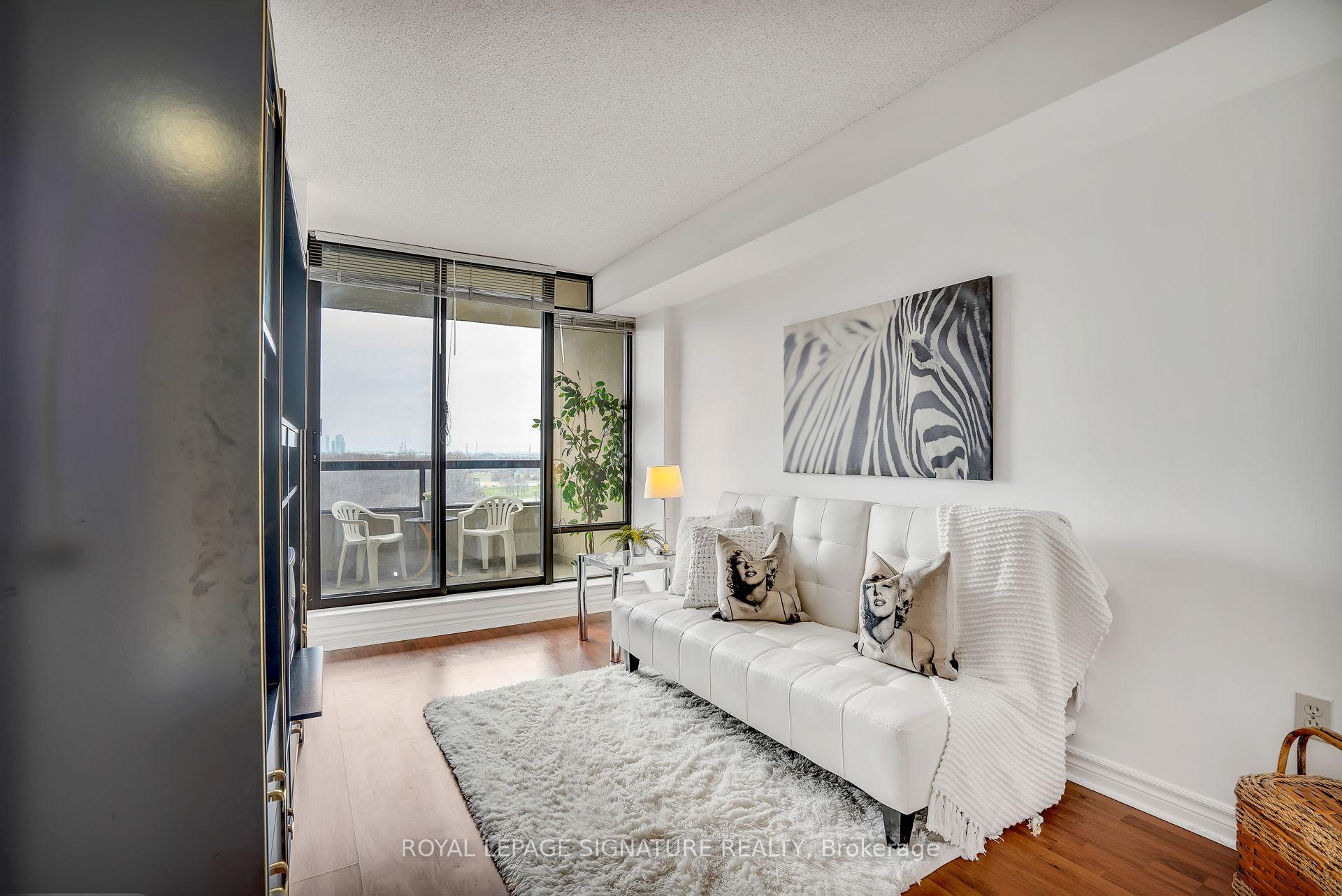 3 Bedrooms Condo at 7440 Bathurst, Vaughan For sale