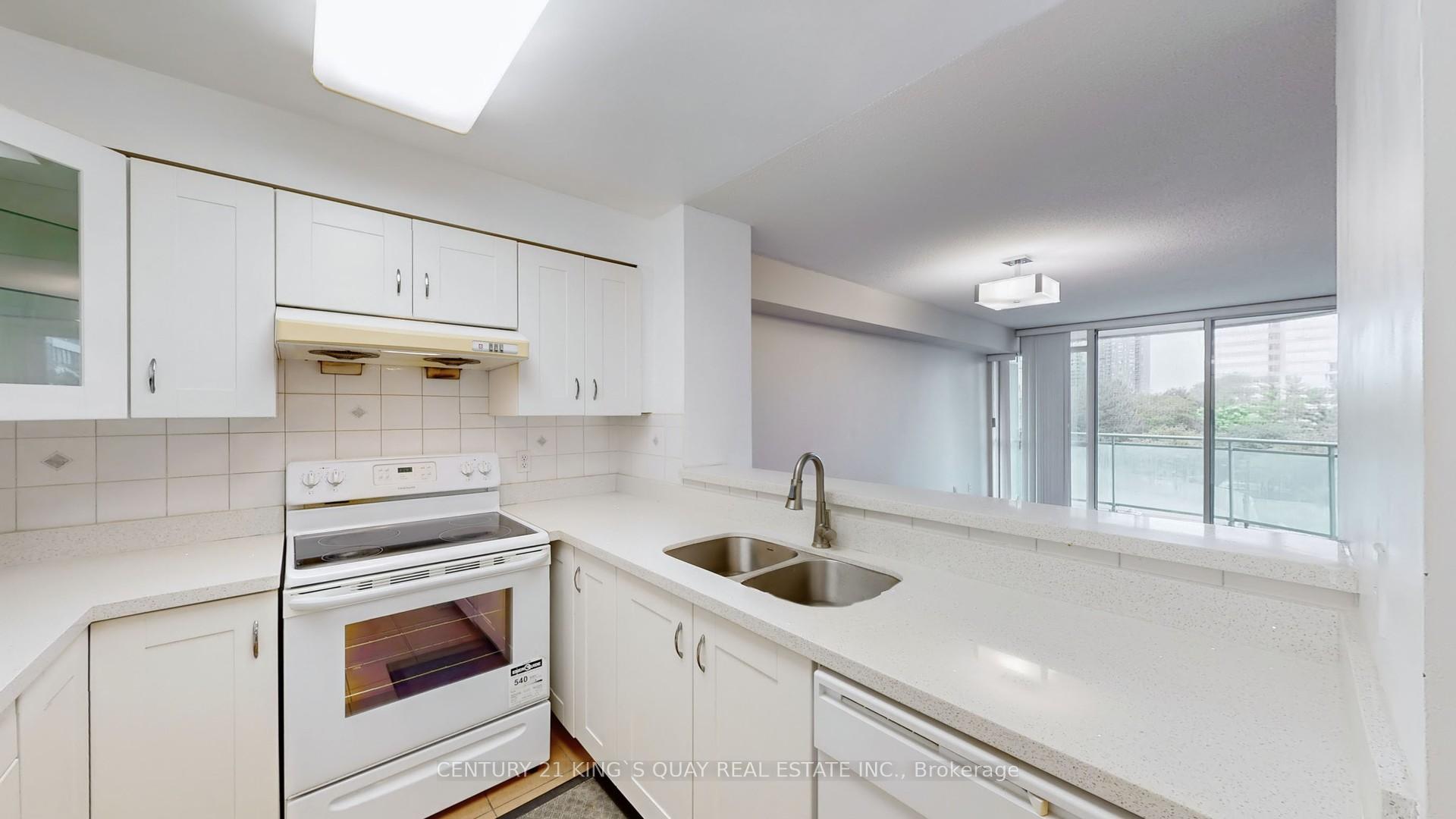 2 Bedrooms Condo at 18 Pemberton, Toronto For sale