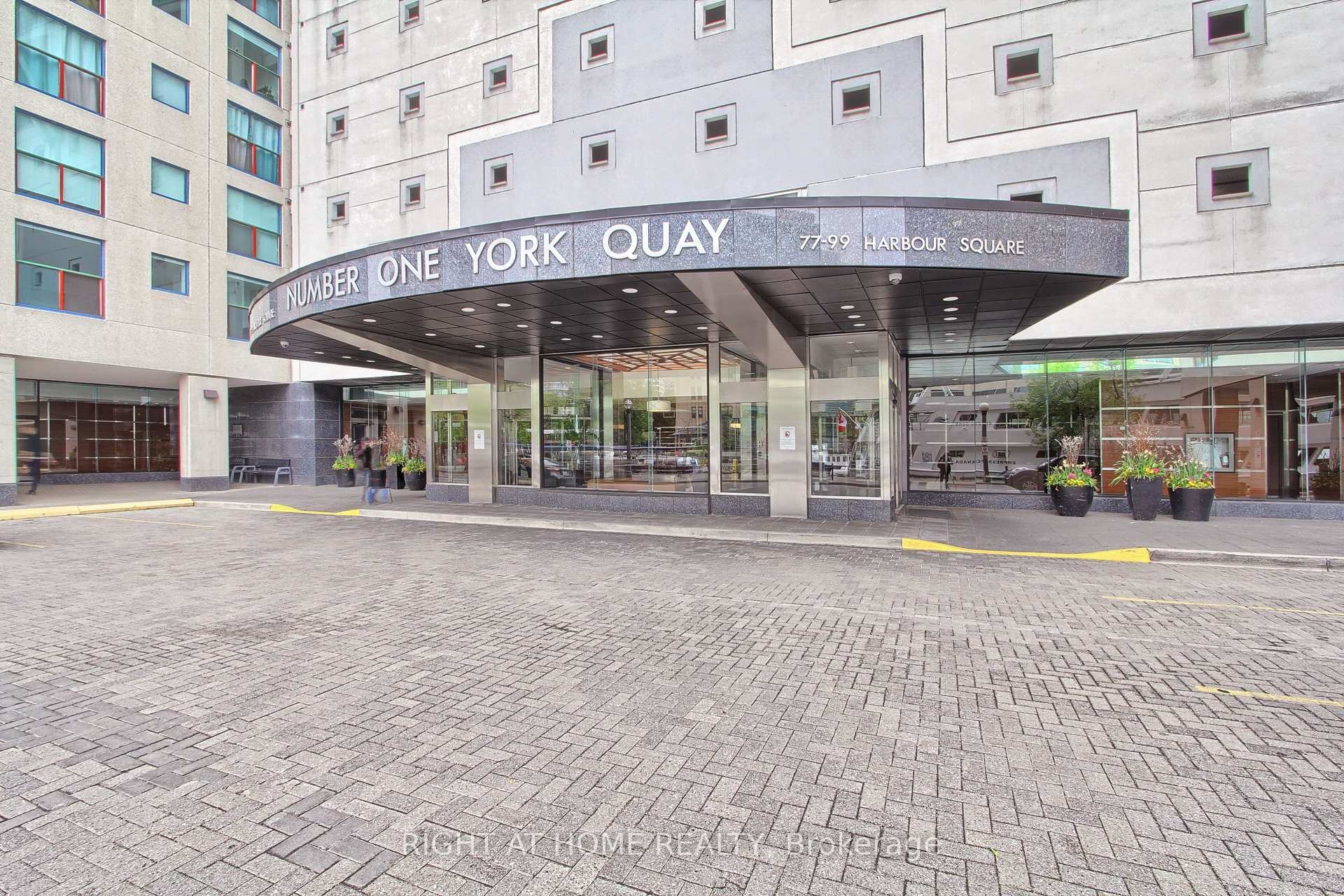 1 Bedroom Condo at 77 Harbour, Toronto For sale