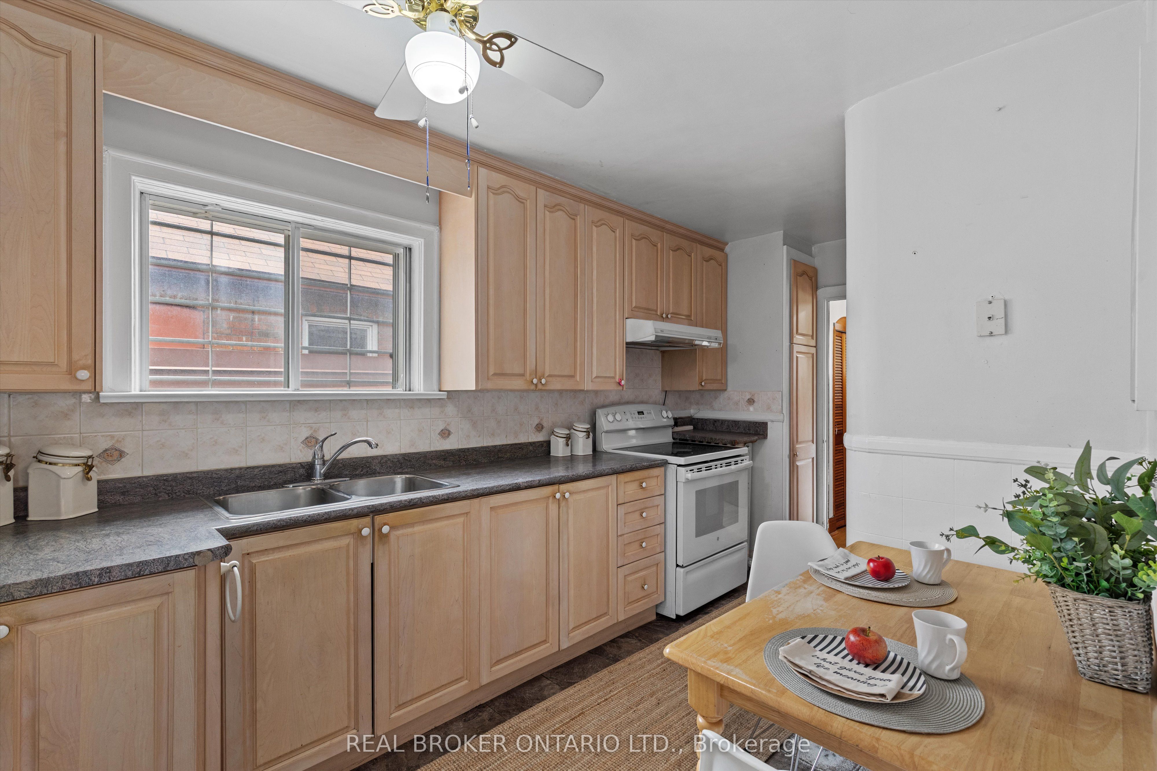 882 Coxwell Avenue