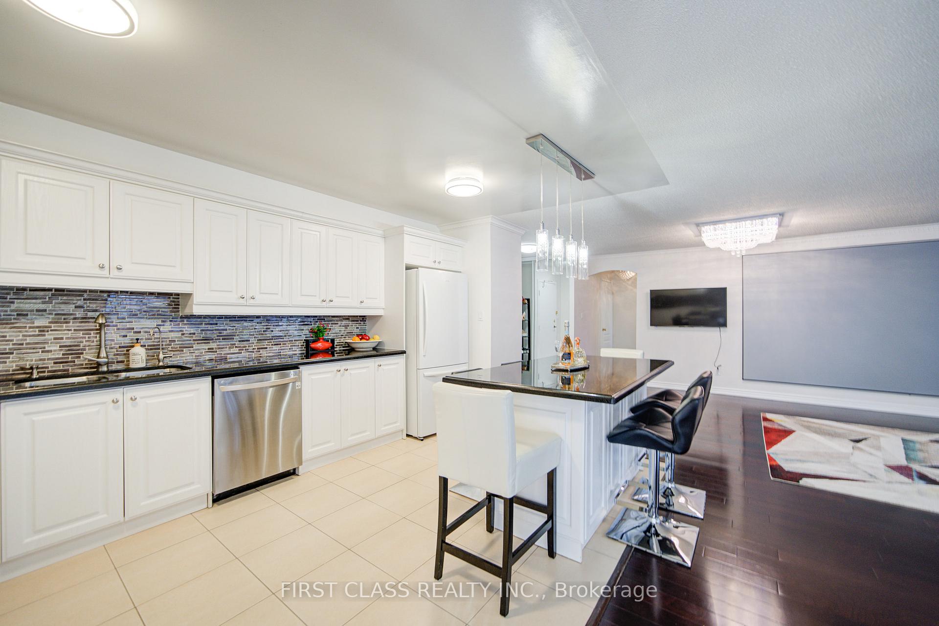 3 Bedrooms Condo at 25 Bamburgh, Toronto For sale