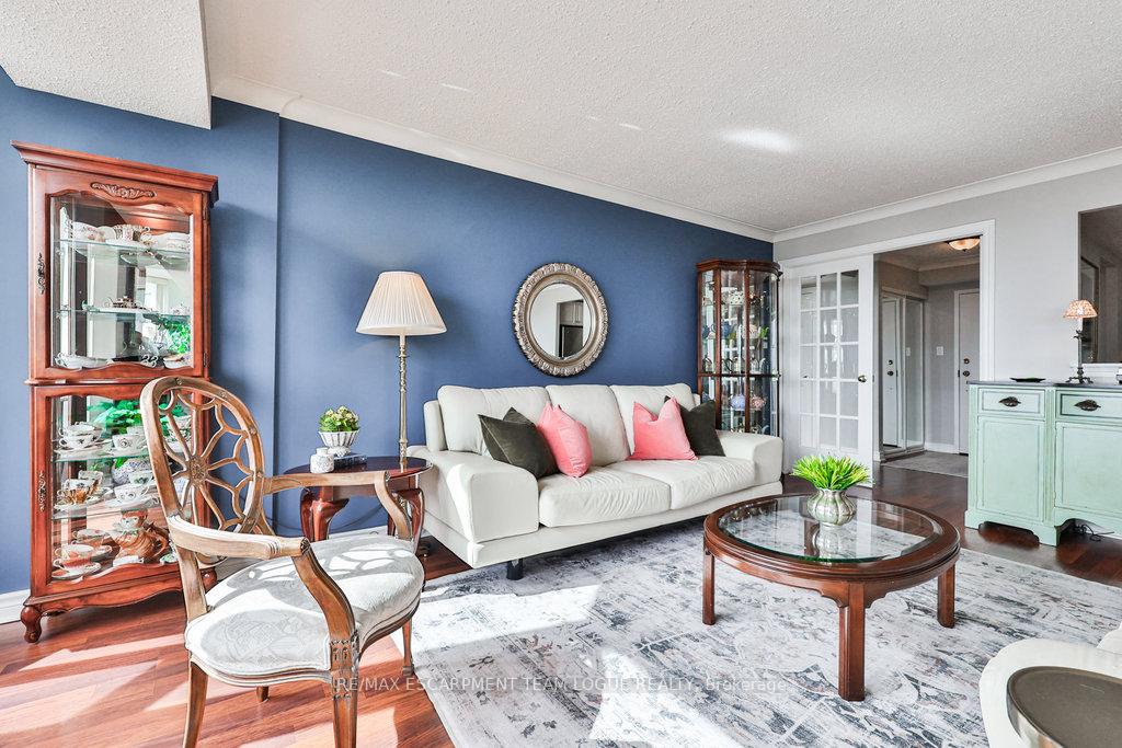 2 Bedrooms Condo at 2121 Lakeshore,  Burlington For sale