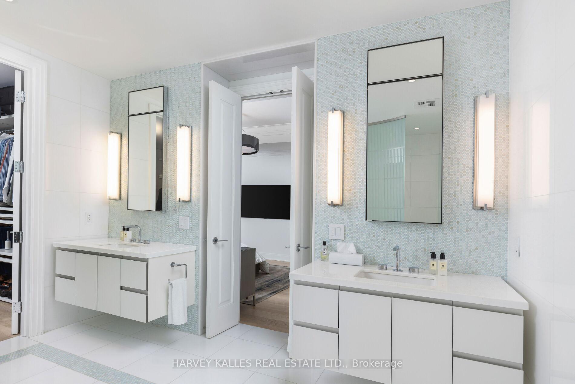 206 Bloor Street W 1202