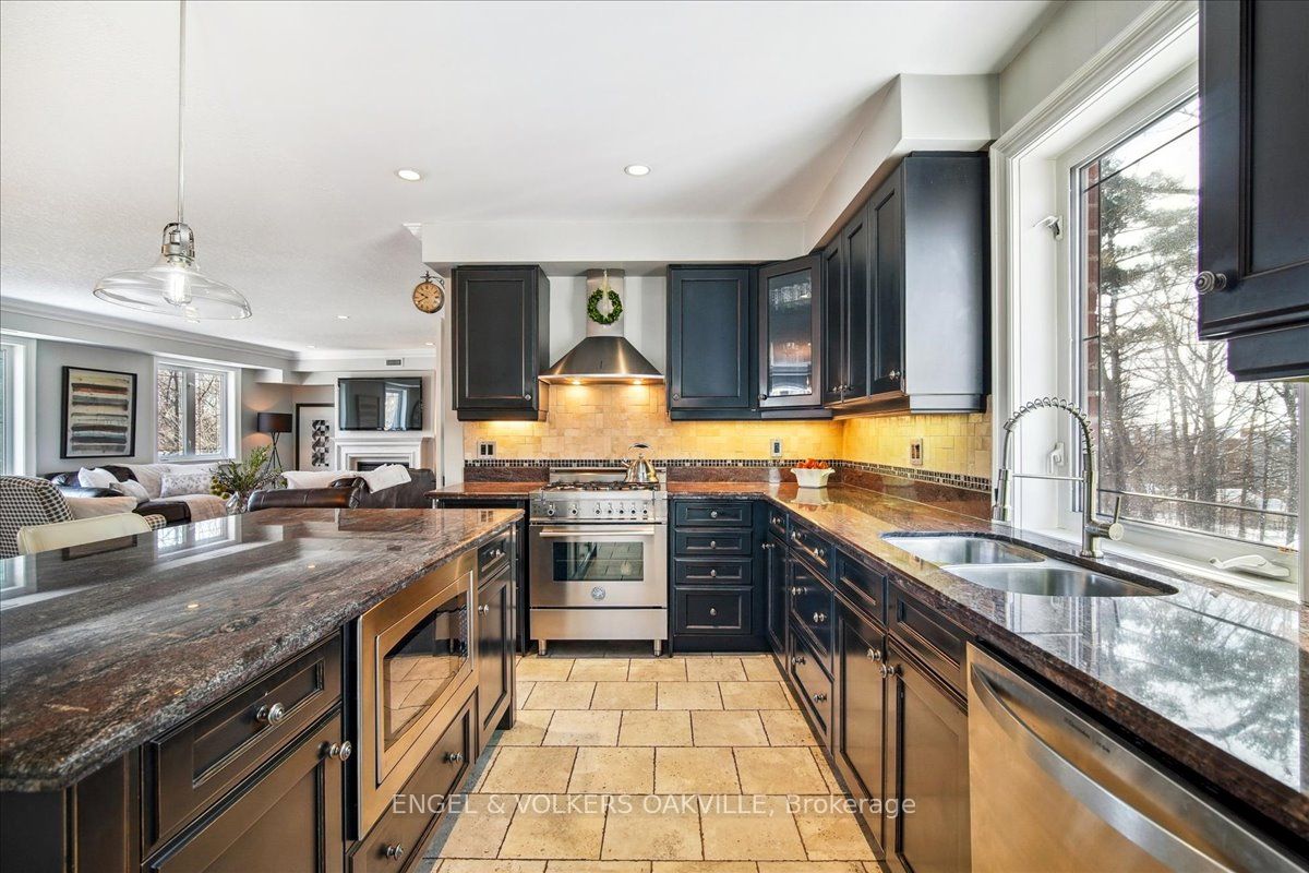 390 Upper Middle Road E, #306