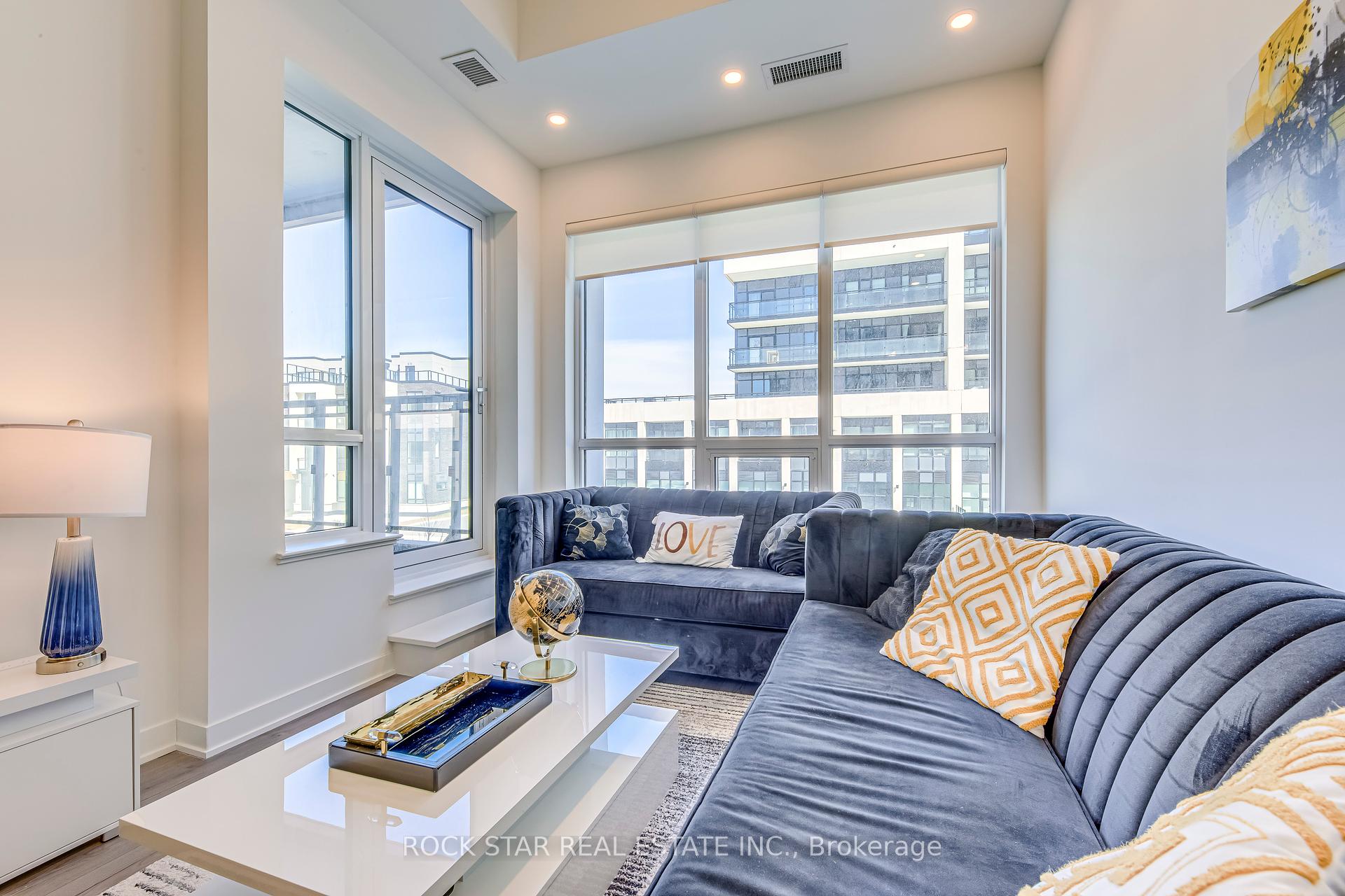 2 Bedrooms Condo at 405 Dundas,  Oakville For sale
