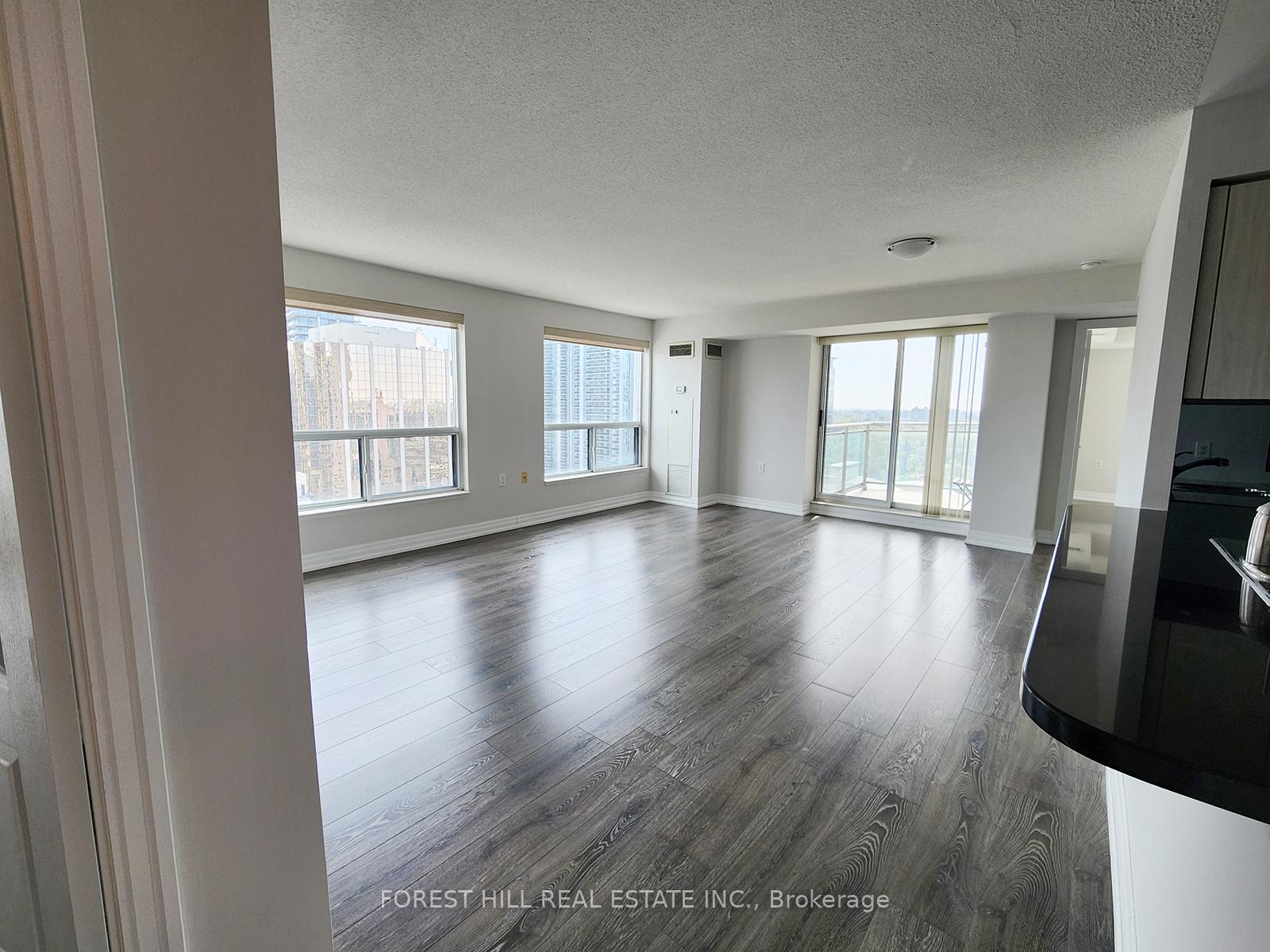 3 Bedrooms Condo at 21 Hillcrest, Toronto For sale