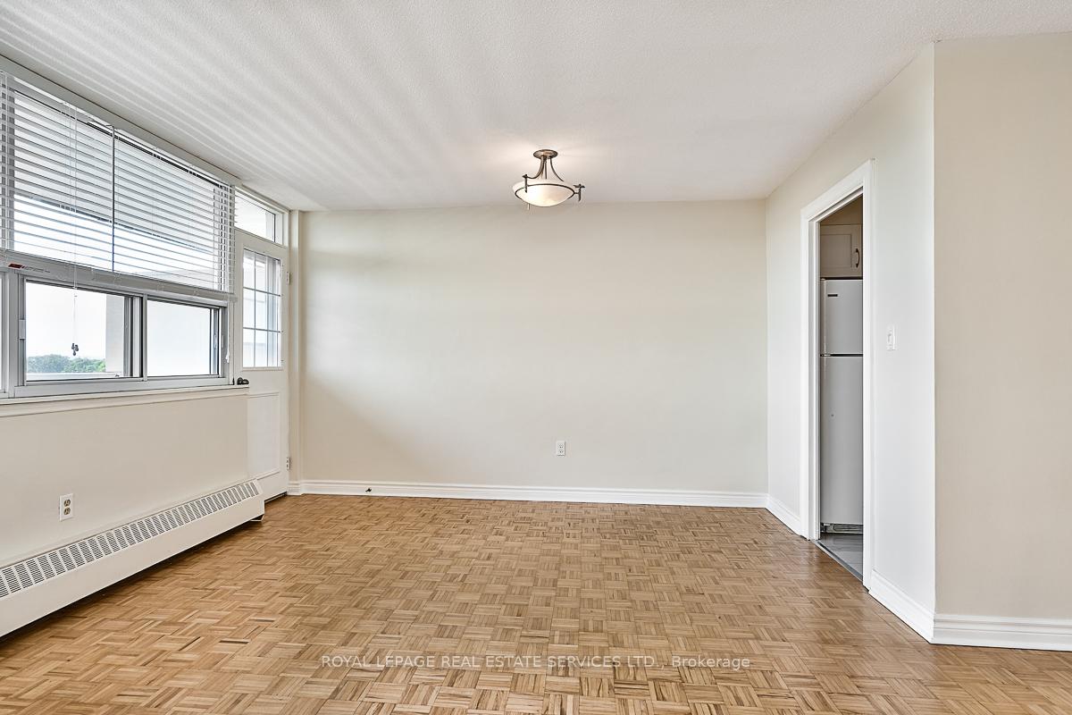 2 Bedrooms Condo at 2263 Marine, Oakville For sale