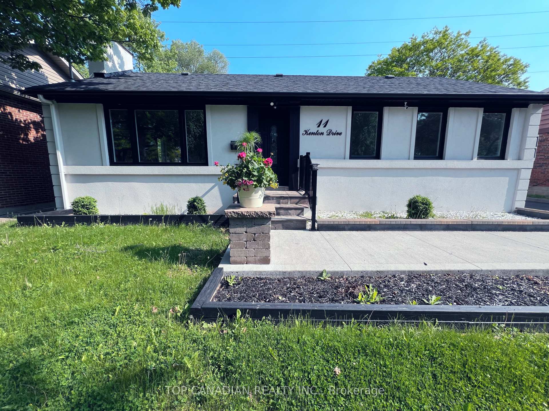 11 Kenton Drive, Toronto, ON M2R 2H6