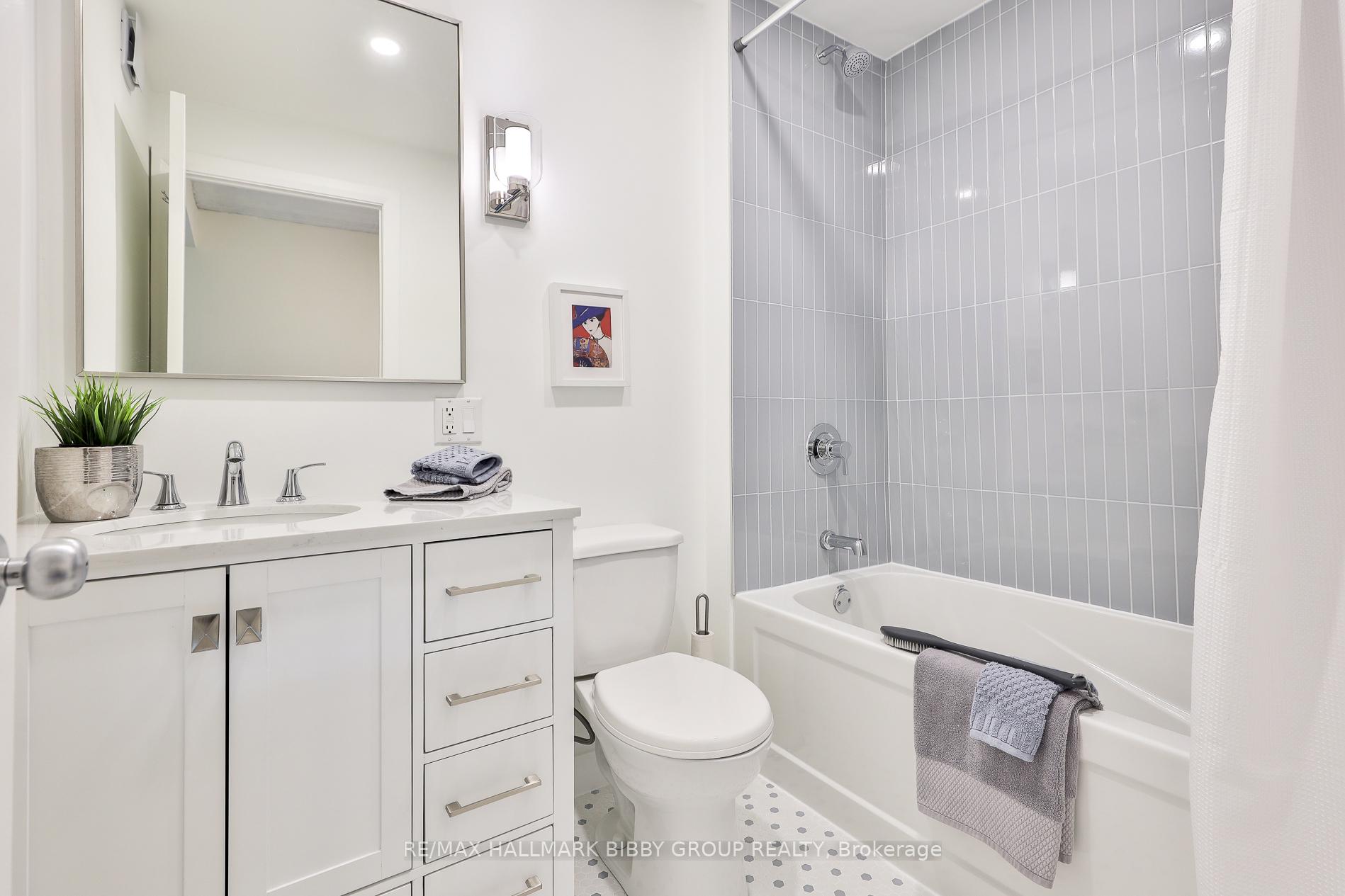 2 Bedrooms Condo at 954 King, Toronto For sale