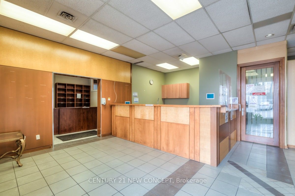 4250 Weston Road, #100 & Part of 101