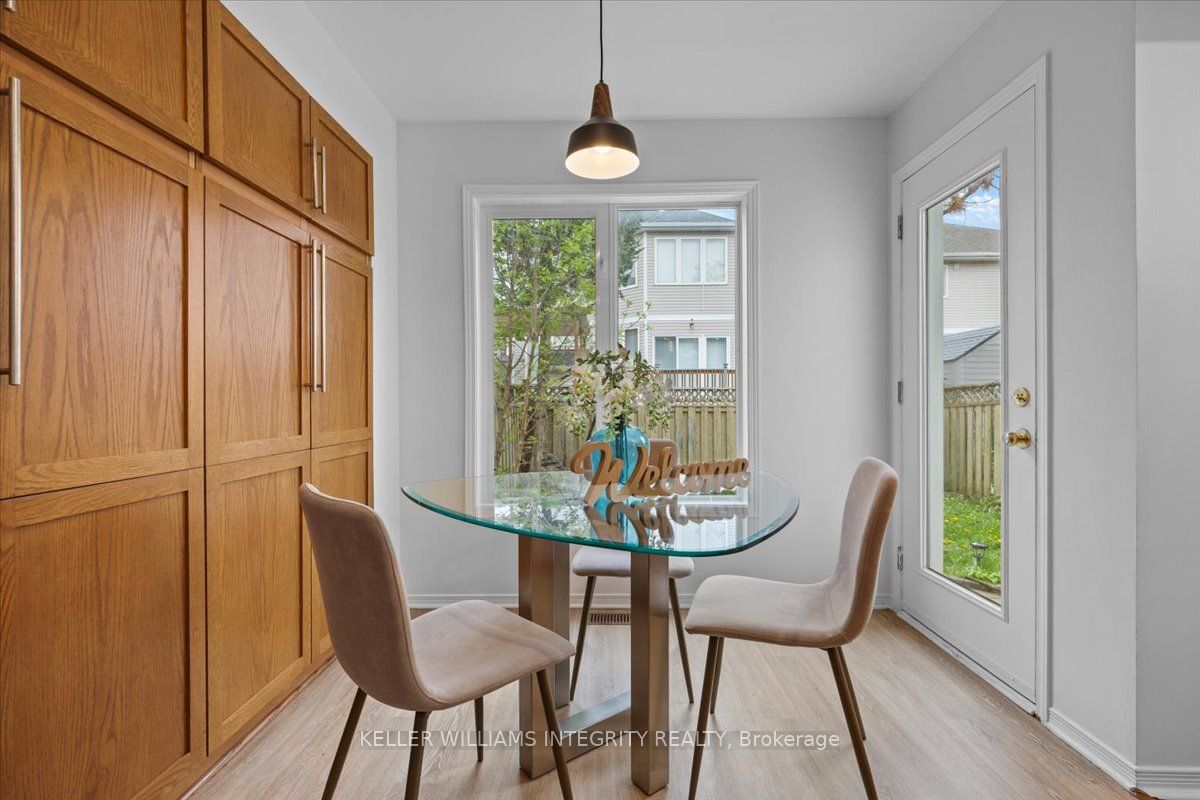 1221 Clyde Avenue, CarlingtonCentralPark, ON K2C 1Y3