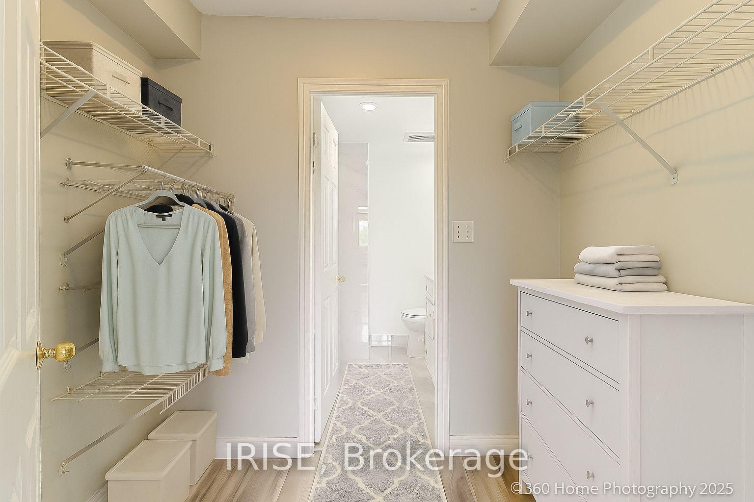 2 Bedrooms Condo at 1001 Cedarglen, Mississauga For sale