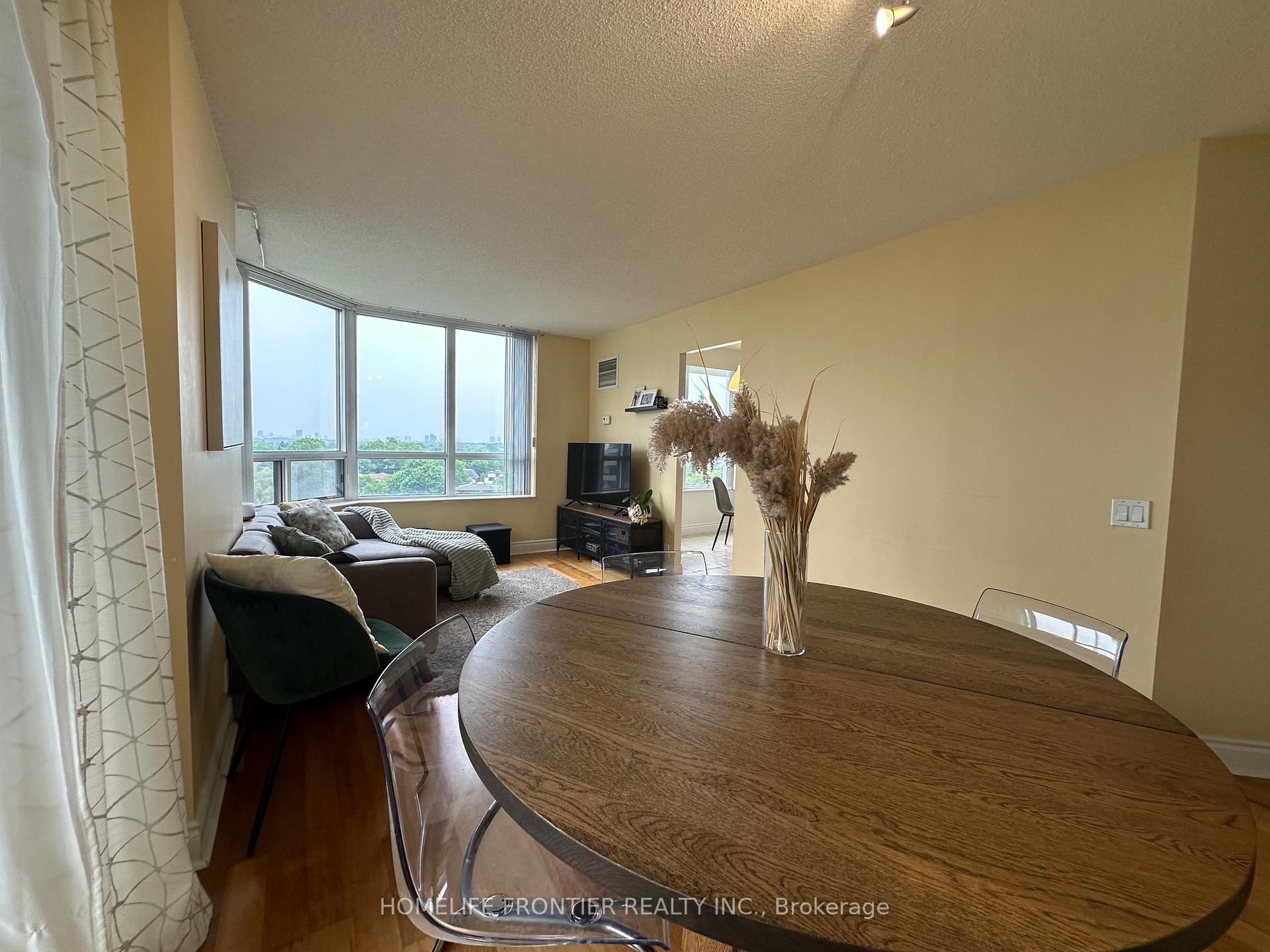 3 Bedrooms Condo at 80 Harrison Garden, Toronto For sale