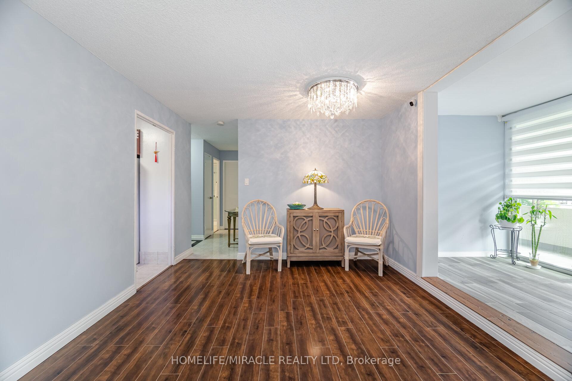 3 Bedrooms Condo at 1320 Mississauga valley, Mississauga For sale