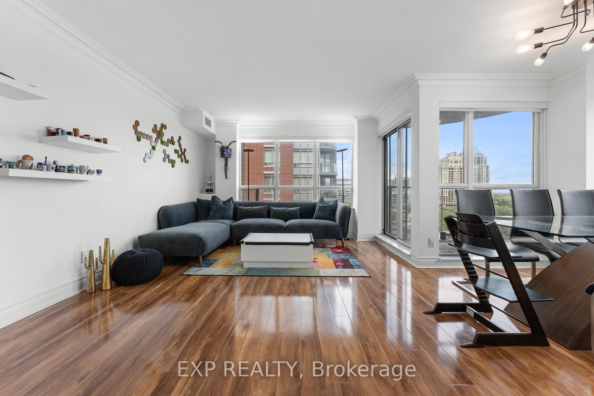 3 Bedrooms Condo at 2 Clairtrell, Toronto For sale