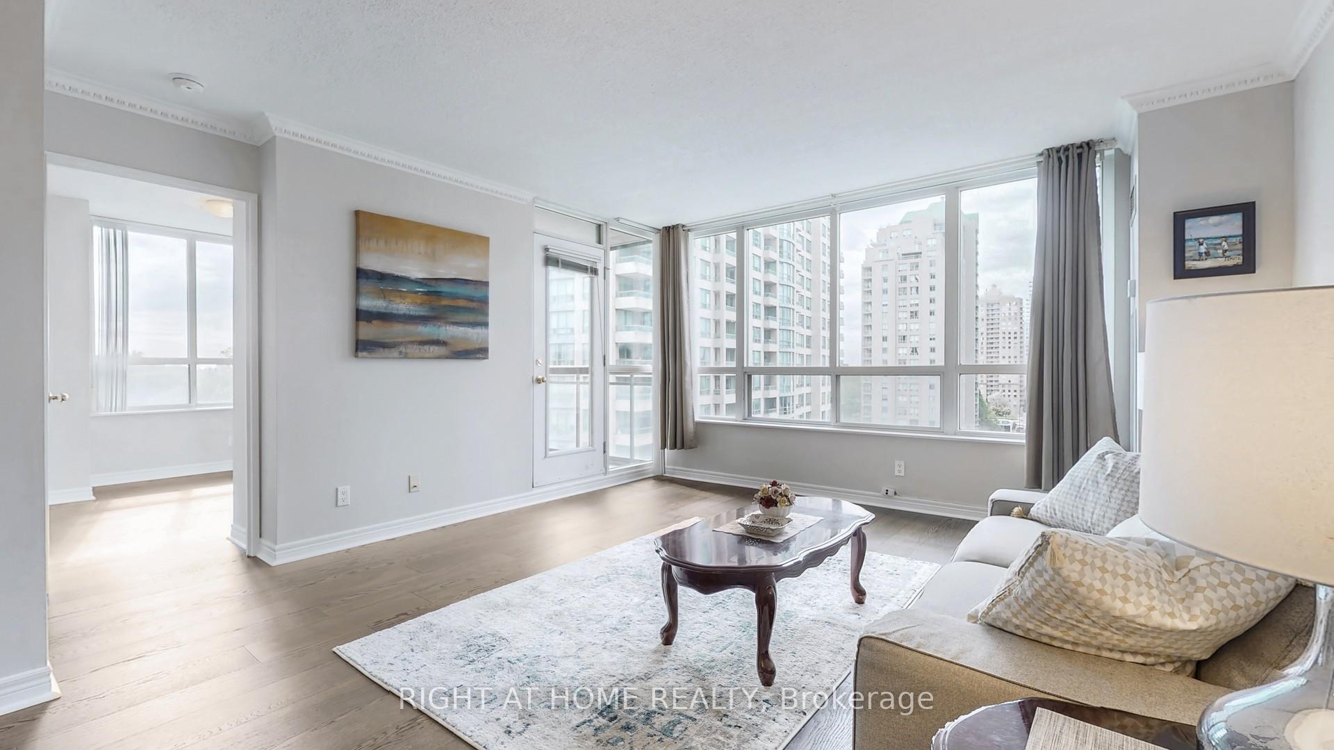 3 Bedrooms Condo at 18 Parkview, Toronto For sale