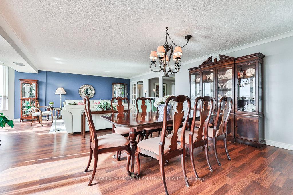 2 Bedrooms Condo at 2121 Lakeshore,  Burlington For sale
