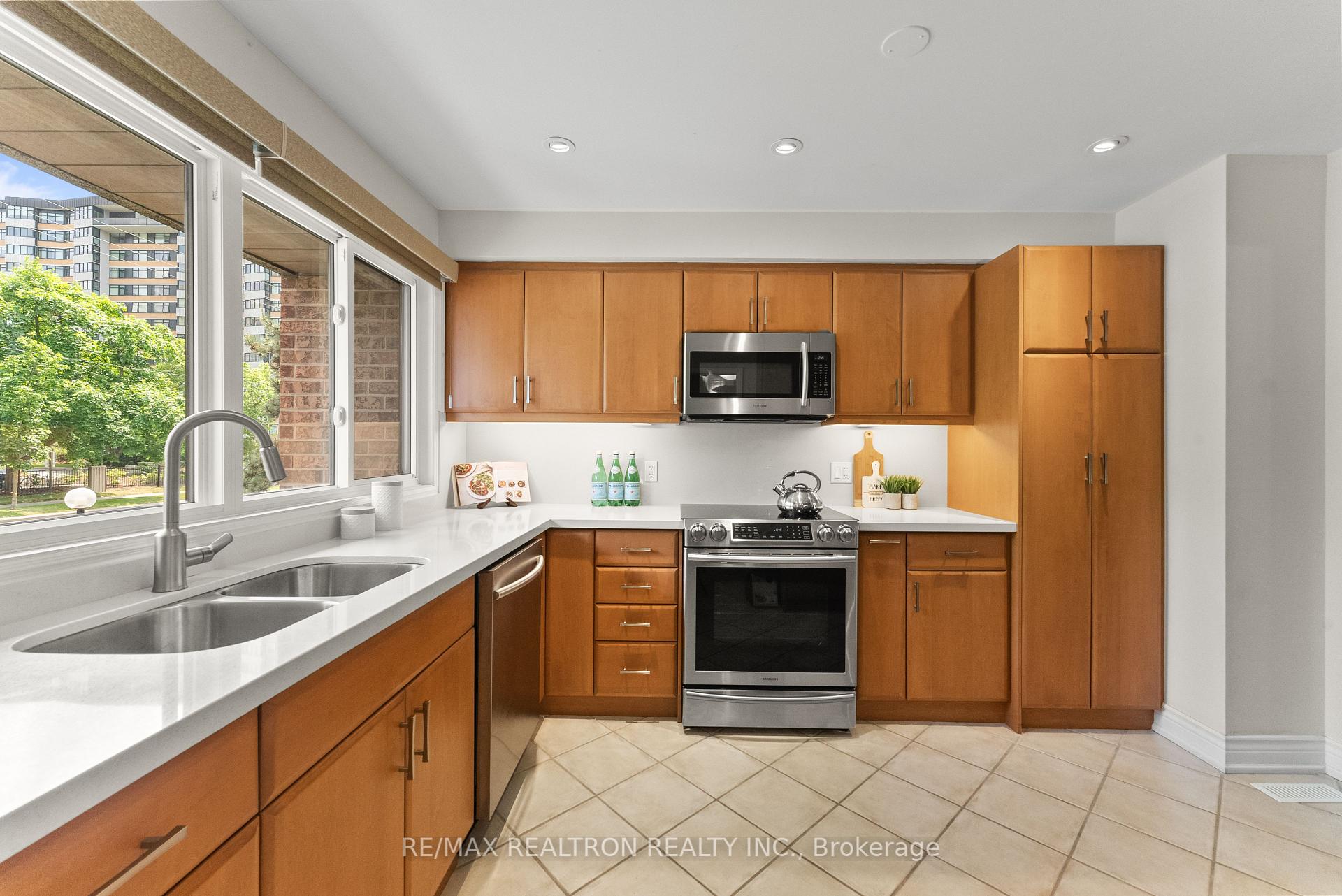 4 Bedrooms Condo at 316 Torresdale, Toronto For sale