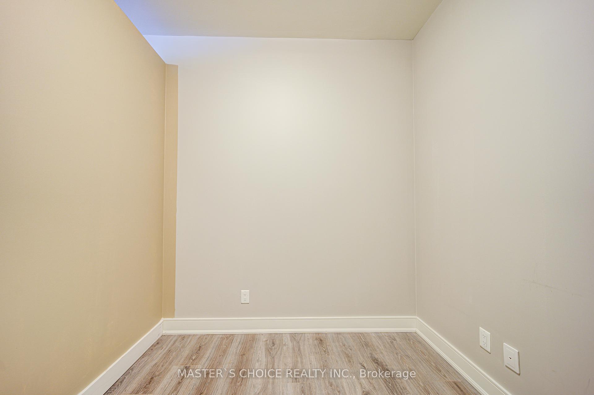 2 Bedrooms Condo at 150 Main, Hamilton For sale