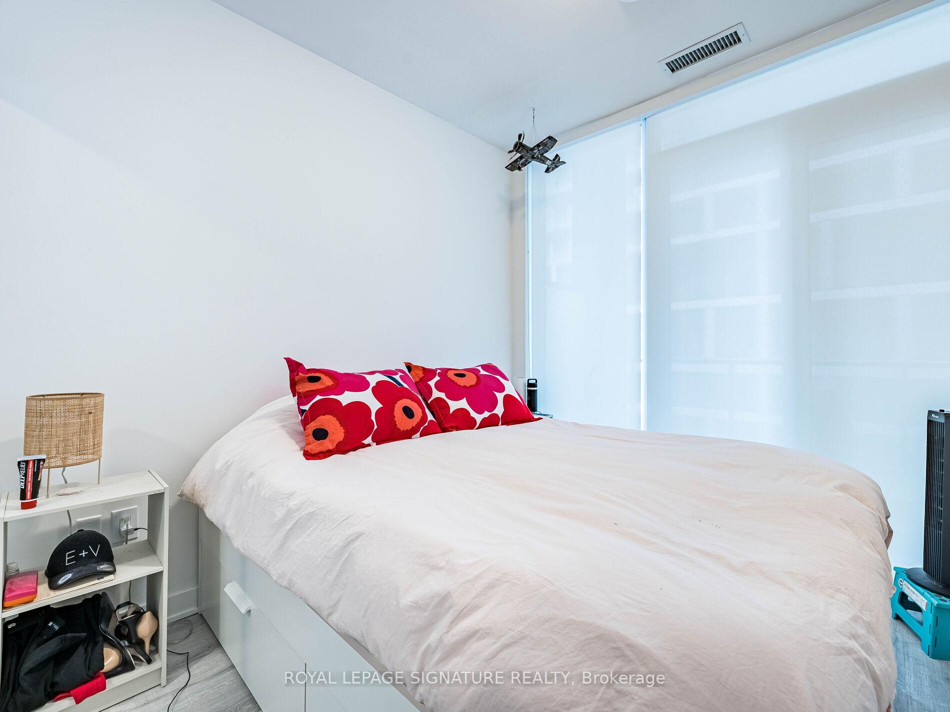 2 Bedrooms Condo at 60 Princess, Toronto For sale