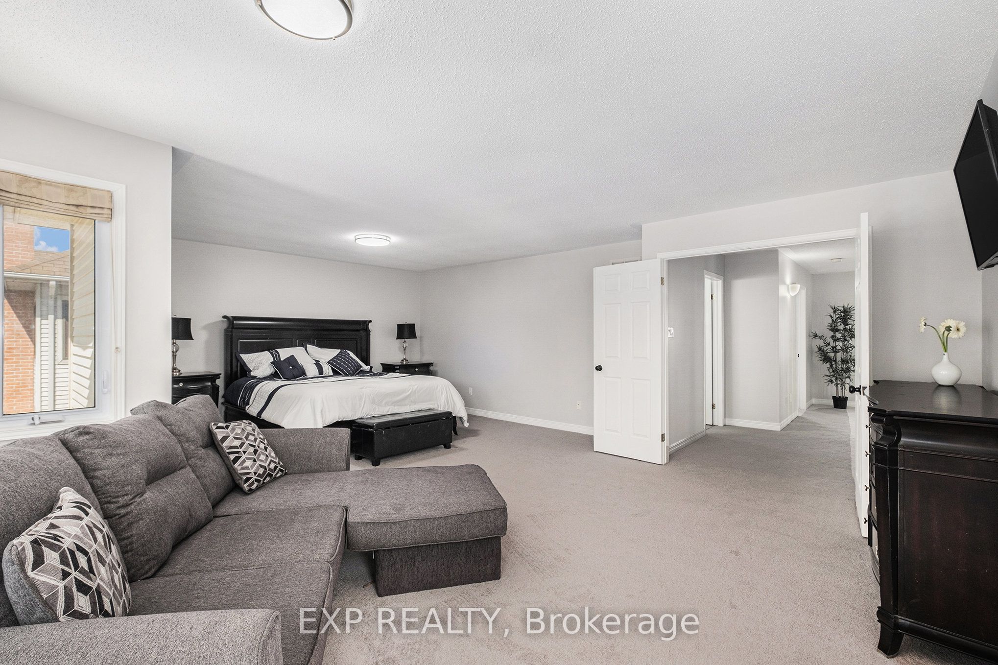 135 Lanigan Crescent, StittsvilleMunsterRichmond, ON K2S 1G9